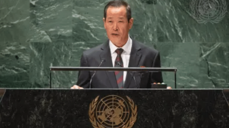 Representante da Coreia do Norte, Kim Song, fala durante a Assembleia Geral da ONU