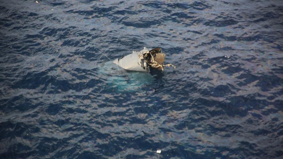 Um naufrágio que se acredita pertencer à aeronave militar dos EUA MV-22 Osprey que caiu no mar perto da ilha de Yakushima, província de Kagoshima, oeste do Japão, em 29 de novembro de 2023 - JAPAN COAST GUARD/via REUTERS