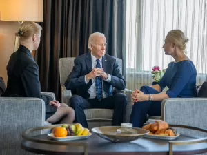 Biden se reúne com viúva e filha de Navalni: 'Legado de coragem viverá'
