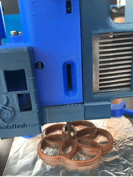 Impressora 3D confeccionando comida
