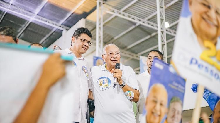 O prefeito de Teresina, Dr. Pessoa (com o microfone na mão)