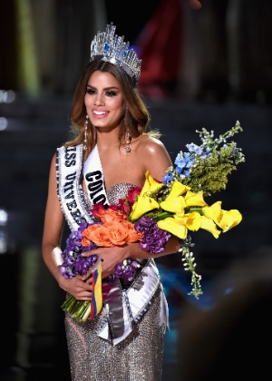 Ariadna Gutierrez chegou a ser coroada e recebeu flores, mas não era a verdadeira eleita do Miss Universo 2015 - Ethan Miller/Getty Images/AFP