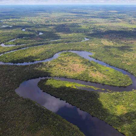 Vista aérea de rio sinuoso no pantanal do Mato Grosso - Carl de Souza/AFP