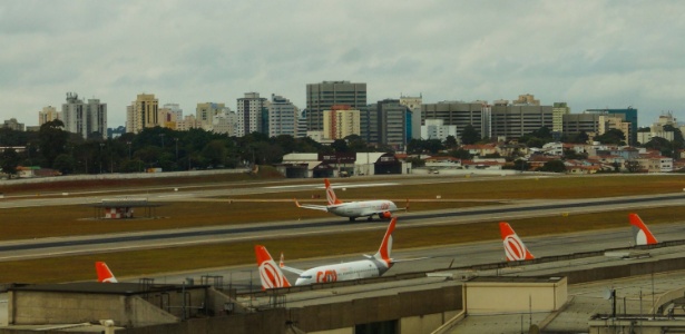 Vista do Aeroporto de Congonhas, na zona sul de São Paulo, na tarde deste domingo - Marco Ambrosio/Futura Press/Estadão Conteúdo