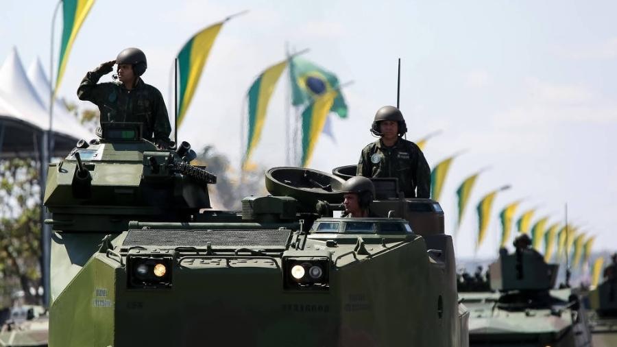 Desfile cívico-militar em Brasília celebra os 196 anos da independência do Brasil. Representantes de militares expandem espaço na Câmara dos Deputados em 2019 - Marcos Correa - 7.set.2018/Presidência do Brasil/Xinhua