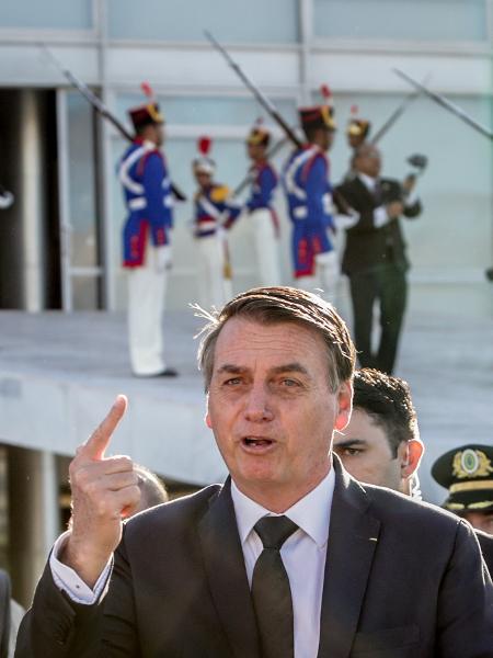 Bolsonaro em cerimônia de hasteamento da bandeira nacional no Palácio do Planalto - Gabriela Biló/Estadão Conteúdo