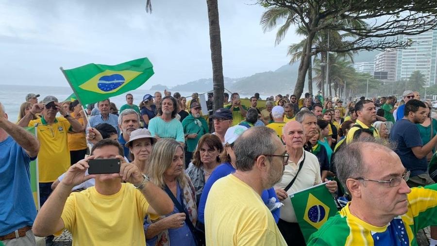 Manifestantes protestam em frente à residência de Rodrigo Maia (DEM-RJ), presidente da Câmara, em São Conrado - Reprodução/ Twitter