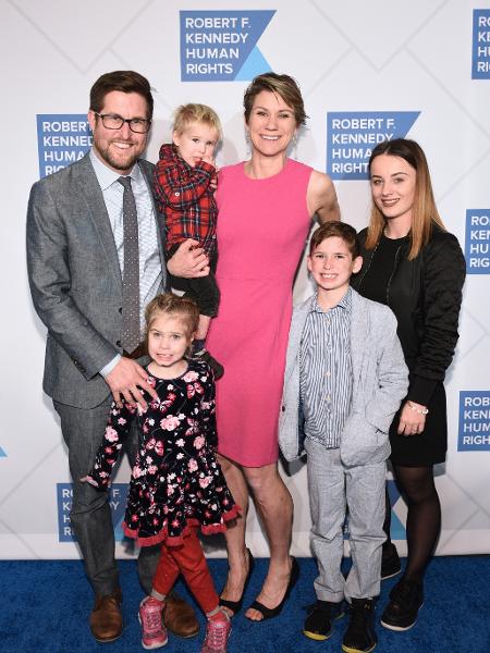 12.dez.2019 - David McKean, Maeve Kennedy Townsend Mckean e os filhos, em 2019 - Getty Images