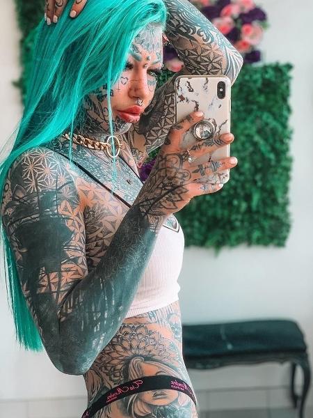 A modelo australiana Amber Luke tem 98% do corpo coberto por tatuagens - Reprodução/Instagram