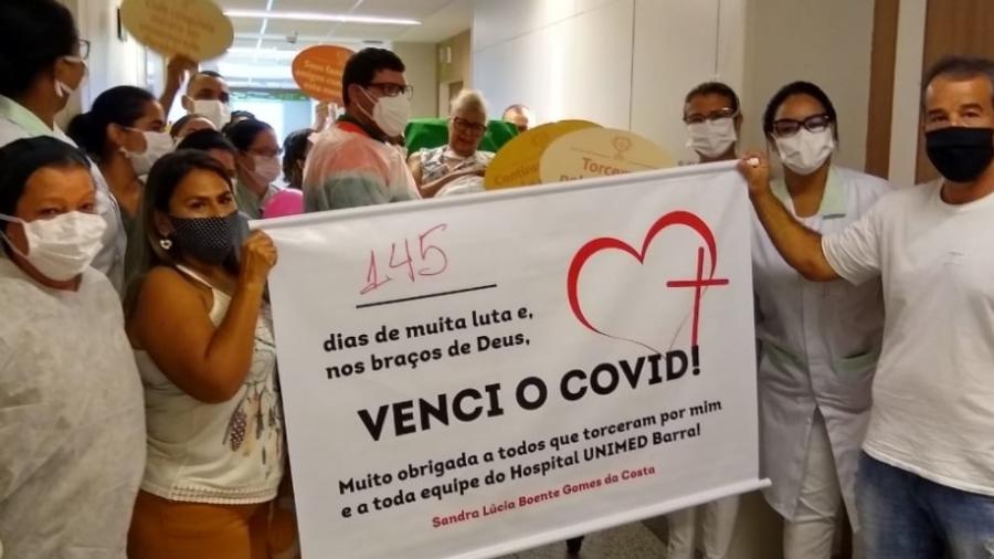 Dona Lúcia saiu do hospital hoje depois de ficar quase cinco meses em tratamento contra o coronavírus - Arquivo Pessoal 
