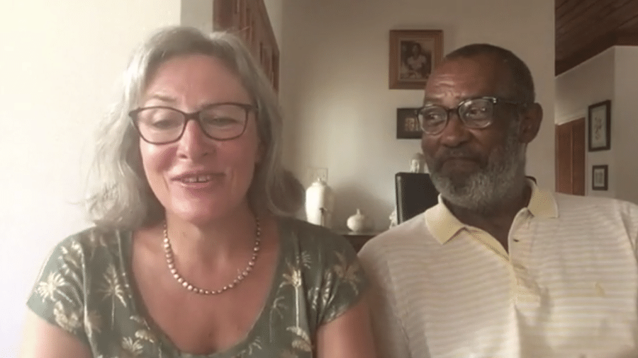 Penny e Mark voltaram a se unir quase 40 anos após ele ter sido vítima de racismo por parte do pai dela - Reprodução/Birmingham Live