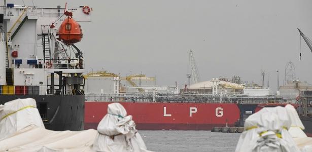 Navio com Gás Natural Liquefeito chegando à Espanha