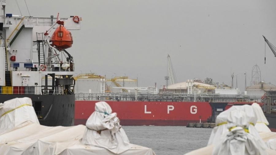 Navio com Gás Natural Liquefeito chegando à Espanha - PAU BARRENA/AFP
