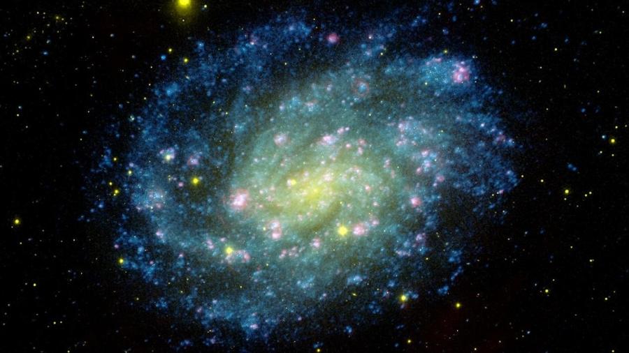 Nasa faz homenagem a Pele com foto de galáxia nas cores do Brasil - Nasa