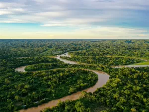 Anatel começa a instalar fibra ótica nos rios da Amazônia com dinheiro do 5G