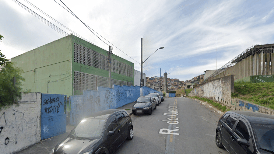 O adolescente foi esfaqueado na frente da Escola Estadual Maurício de Castro, no bairro Montanhão, em São Bernardo do Campo, na região metropolitana