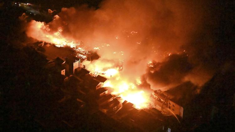Imagem aérea mostra destruição em área residencial de Wajima, onde incêndio começou após tremor 