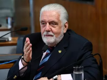 'Fere sentimentos, inclusive meus', diz Jacques Wagner sobre comparação de Lula com Holocausto