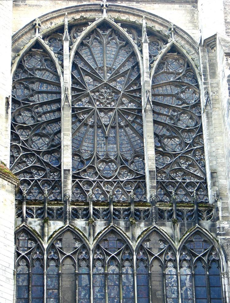 Pentagrama em vitral da Catedral de Amiens, na França