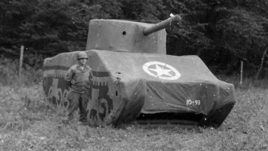 Tanque de guerra inflável do Exército Fantasma na Segunda Guerra Mundial