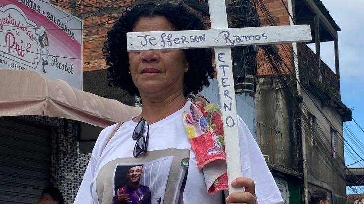 Parentes de pessoas mortas pela PM na Baixada Santista fazem protestos contra operação