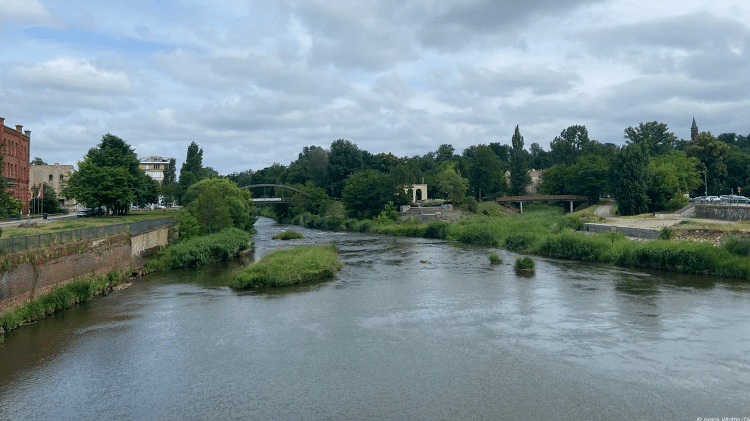 O rio Neisse, que marca parte da fronteira entre a Alemanha e a Polônia O rio Neisse, que marca parte da fronteira entre a Alemanha e a Polônia
