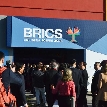 Chegada dos participantes do Fórum Empresarial do BRICS, realizado pela Confederação Nacional da Indústria (CNI) no Pier Mauá, no Rio de Janeiro, neste sábado (05) Chegada dos participantes do Fórum Empresarial do BRICS, realizado pela Confederação Nacional da Indústria (CNI) no Pier Mauá, no Rio de Janeiro, neste sábado (05)