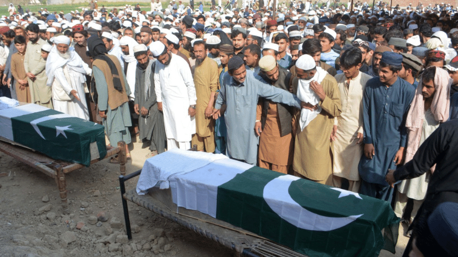 Paquistão declara 'guerra aberta' ao governo talibã do Afeganistão