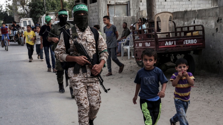 Cadetes da ala armada do Hamas, no sul da Faixa de Gaza, em foto de 2017 - Said Khatib/AFP Photo