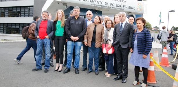 Comissão de senadores visitou Lula na prisão - Gisele Pimenta/Estadão Conteúdo