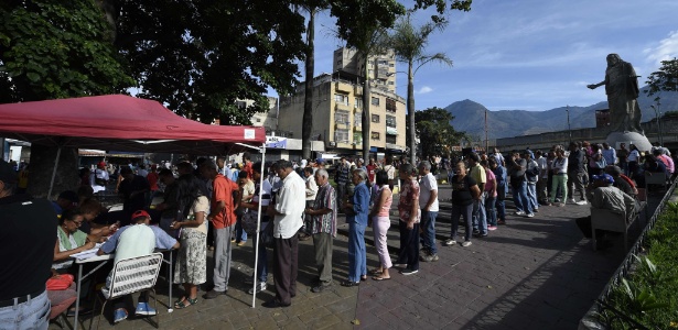 Eleição na Venezuela | Rivais de Maduro denunciam pagamento de US$ 10 por voto