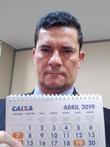 A história por trás do meme: Moro contrariou auxiliares e postou foto com calendário - Divulgação/Twitter @sf_moro