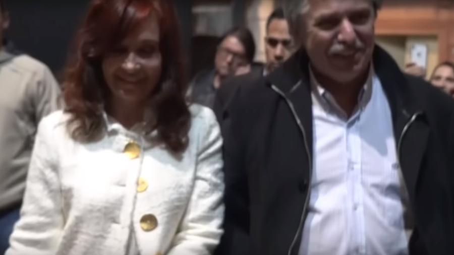 A ex-presidente da Argentina, Cristina Kirchner (2007-2015), anunciou neste sábado que integrará uma chapa para as próximas eleições de outubro na posição de vice-presidente, com seu ex-chefe de gabinete, Alberto Fernández (à direita) - Reprodução/Twitter