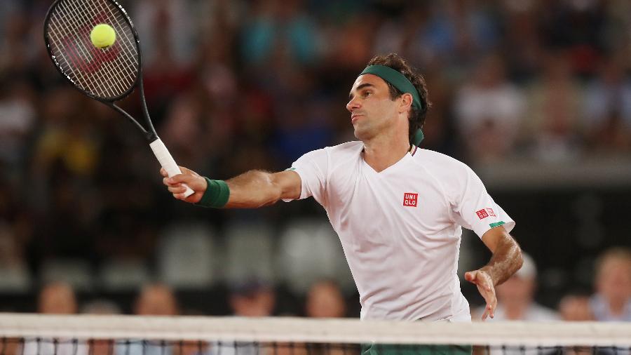 Roger Federer em partida na África do Sul - MIKE HUTCHINGS