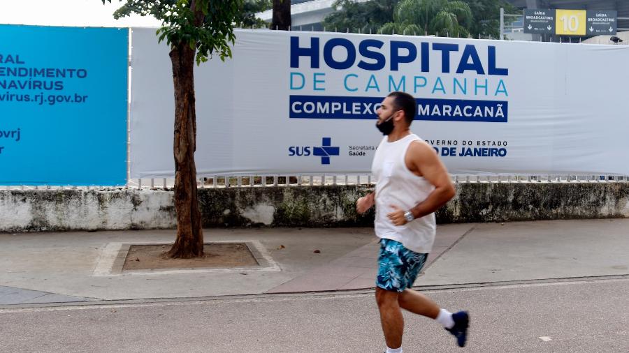 3.jun.2020 - Movimentação em frente ao hospital de Campanha do Maracanã, na zona norte do Rio - Felipe Duest/Photopress/Estadão Conteúdo