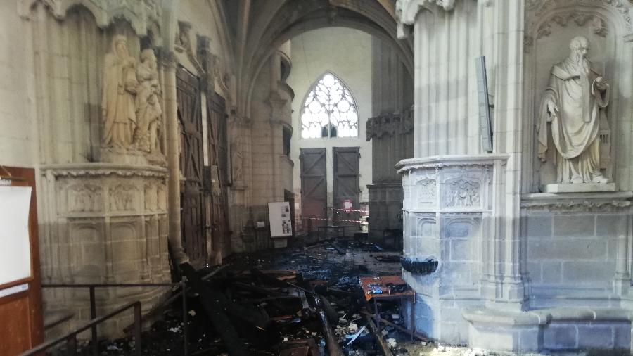 Incêndio destruiu órgão e vidraças da catedral francesa de Nantes - Fanny Andre - 18.jul.2020/AFP