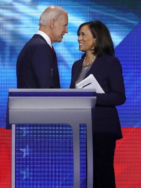 11.set.2019 - Joe Biden e Kamala Harris durante debate presidencial dos democratas em Houston, Texas - Getty Images