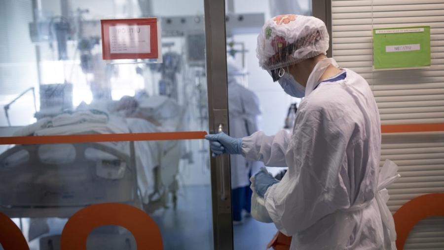 Hospital na região da Catalunha durante a pandemia do novo coronavírus - Anadolu Agency via Getty Images