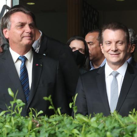 05 out. 2020 - Celso Russomanno (Republicanos) se encontra com o presidente Jair Bolsonaro (sem partido) no Aeroporto de Congonhas, na zona sul de São Paulo - ALEX SILVA/ESTADÃO CONTEÚDO