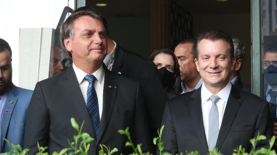Celso Russomanno ao lado do presidente Jair Bolsonaro no Aeroporto de Congonhas; resposta a críticas - ALEX SILVA/ESTADÃO CONTEÚDO