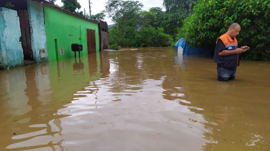Ao menos 85 pessoas ficaram desabrigadas após as fortes chuvas que caíram em Ubatuba (SP), entre a noite desta sexta-feira e este sábado (2) - Divulgação/Prefeitura de Ubatuba