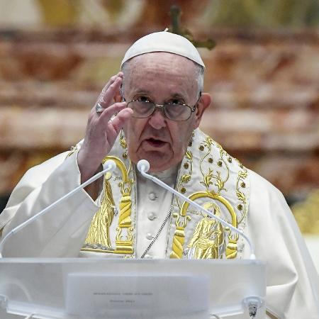 Arquivo - Francisco aceitou hoje a renúncia de um bispo dos Estados Unidos acusado de encobrir um caso de abuso sexual - Reuters