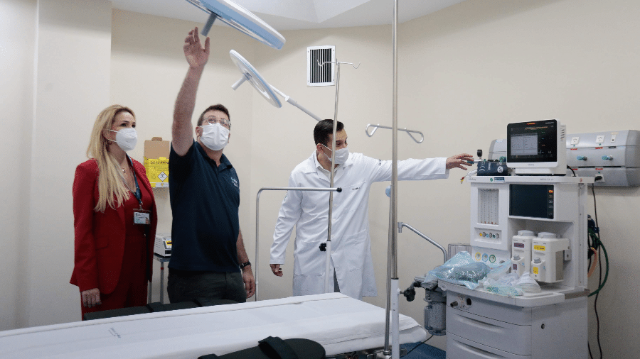 Secretário de Saúde do Rio de Janeiro, Daniel Soranz, anuncia reversão de leitos de covid-19 no hospital Ronaldo Gazolla - SMS Rio