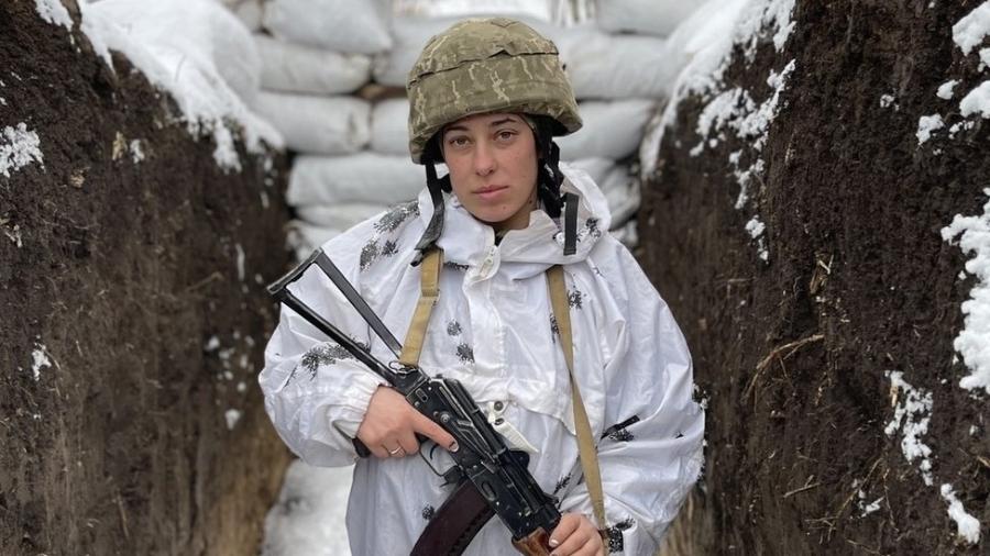 Maria está na linha de frente no leste da Ucrânia. "Estamos firmes", reforça a soldada de 26 anos - BBC