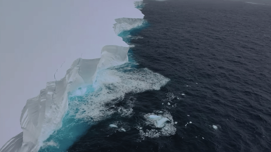 Imagens do maior iceberg do mundo, o A23a, feitas durante missão da British Antarctic Survey