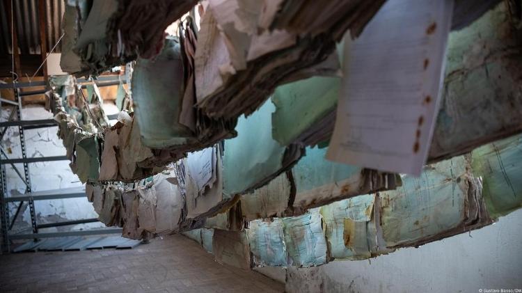 Secagem dos documentos é feita folha a folha e deve ser concluída no final de 2027 Secagem dos documentos é feita folha a folha e deve ser concluída no final de 2027
