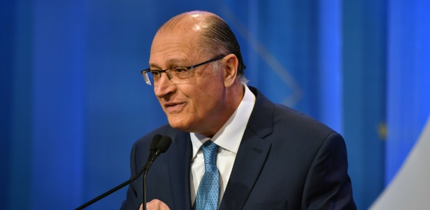 17.ago.2018 - O candidato á Presidência pelo PSDB Geraldo Alckmin durante debate da RedeTV!/IstoÉ