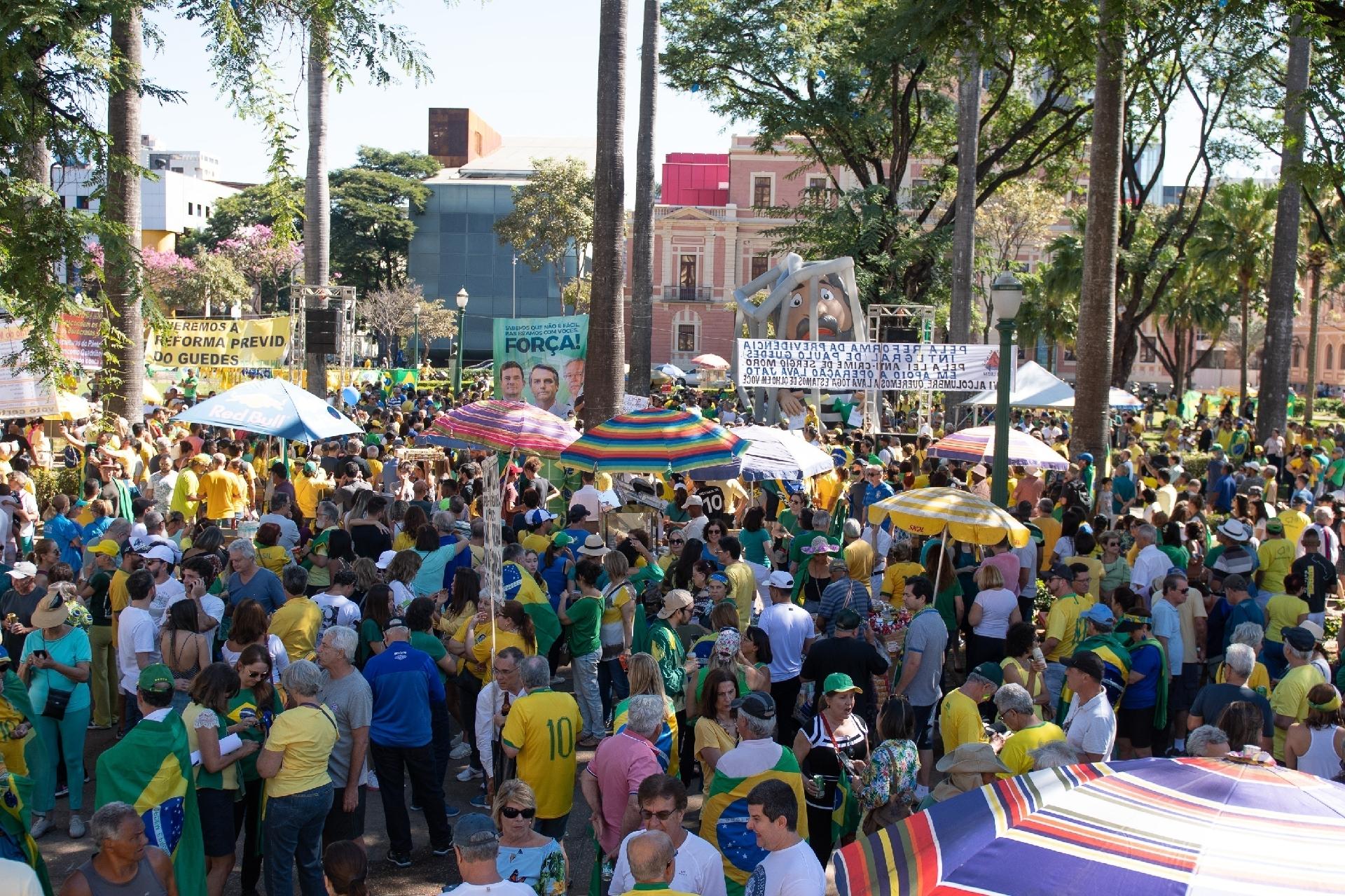 30.jun.2019 - Em Belo Horizonte, a manifestação por Moro reúne milhares na Praça da Liberdade - Gledston Tavares/FramePhoto/Folhapress