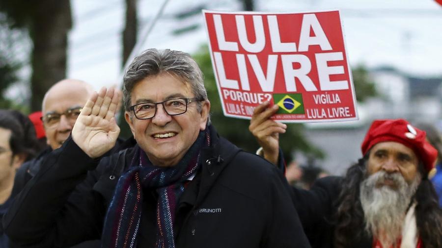 Jean-Luc Mélenchon, chefe do partido La France Insoumise (A França Insubmissa, LFI), após visitar Lula em Curitiba - Heuler Andrey / AFP