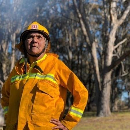 Charmaine Sellings, que fundou a brigada Lake Tyers Aboriginal Trust Country Fire Authority - CFA